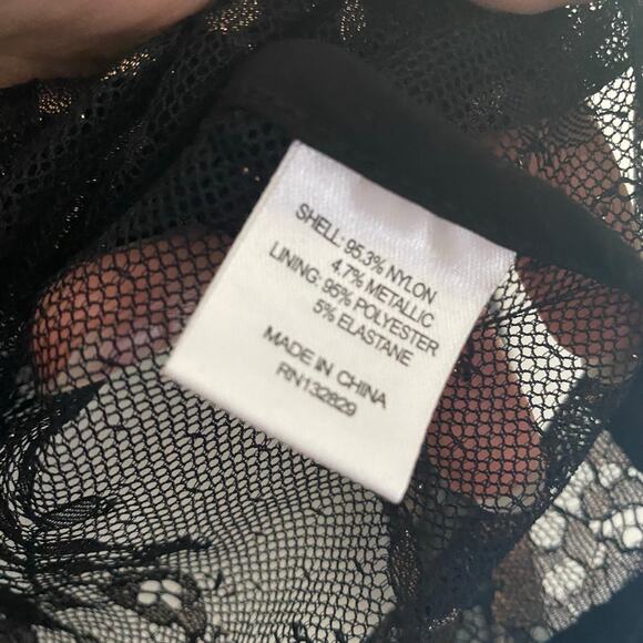 Lovers and Friends Black Lace Top Blouse Floral Metallic Womens Size Large - Picture 5 of 8